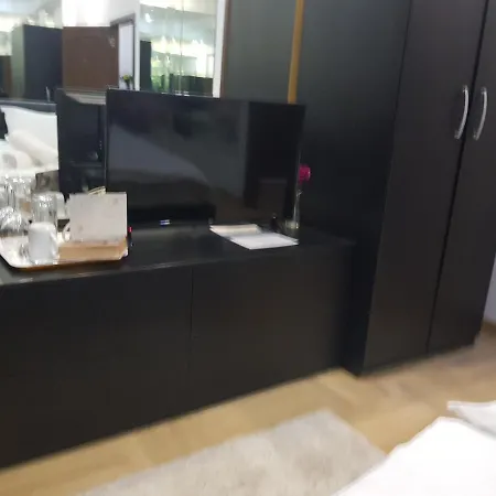 Mirrors Room Mega Mall National Arena Bucarest Esterno foto