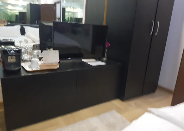 Mirrors Room Mega Mall National Arena